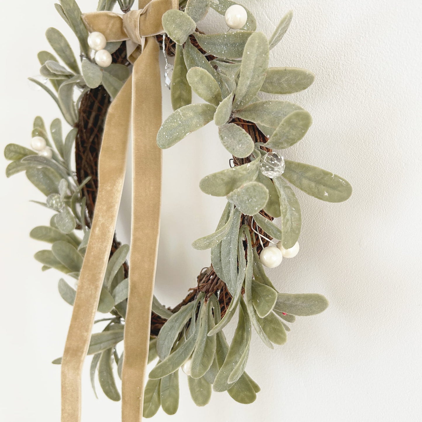 Felt Mistletoe Wreath with Gold Bow, 28cm | Mellowdays Furniture