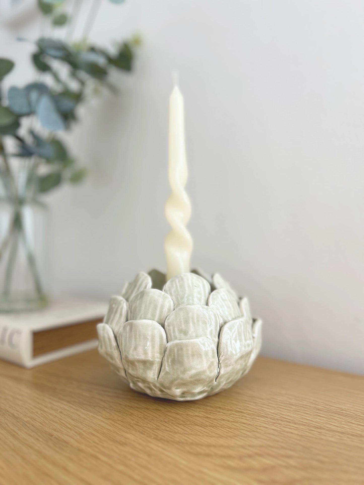 Green ceramic artichoke candle holder 13cm | Mellowdays Furniture
