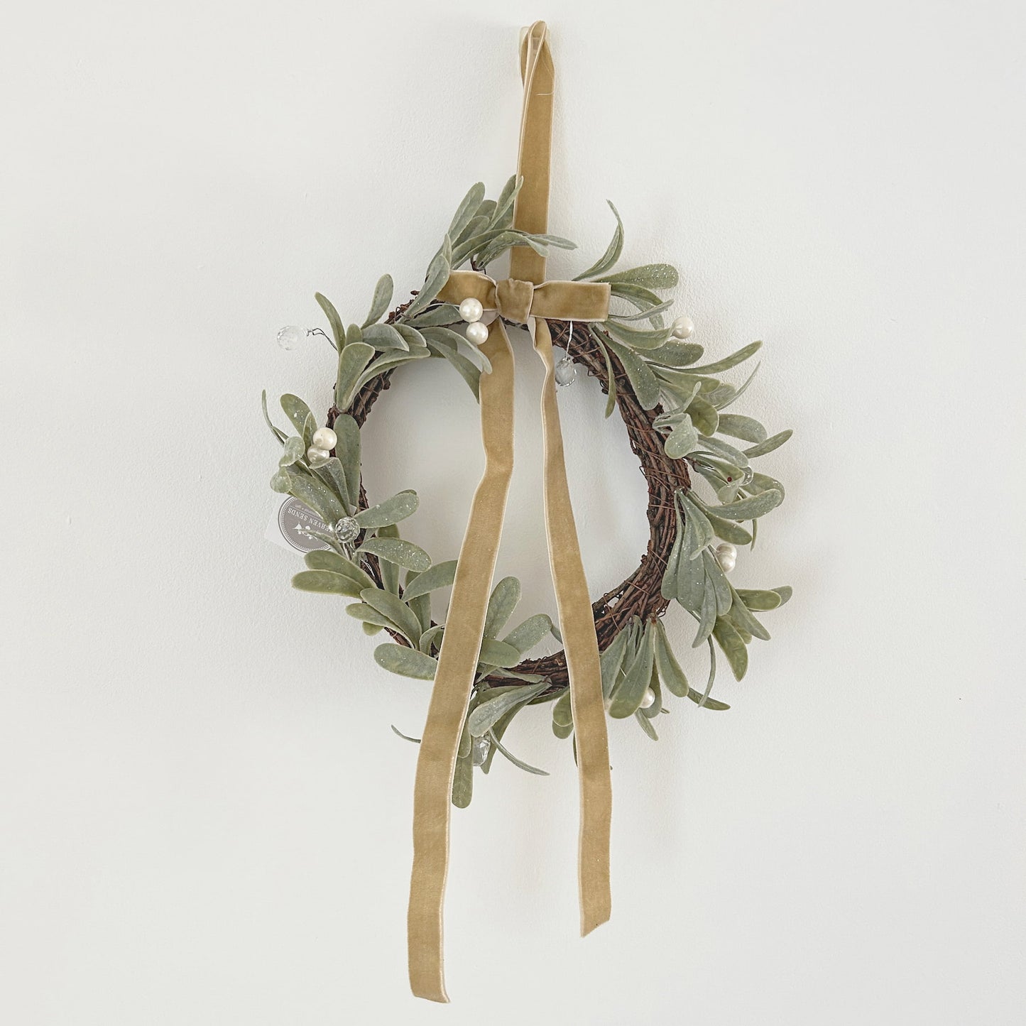 Felt Mistletoe Wreath with Gold Bow, 28cm | Mellowdays Furniture