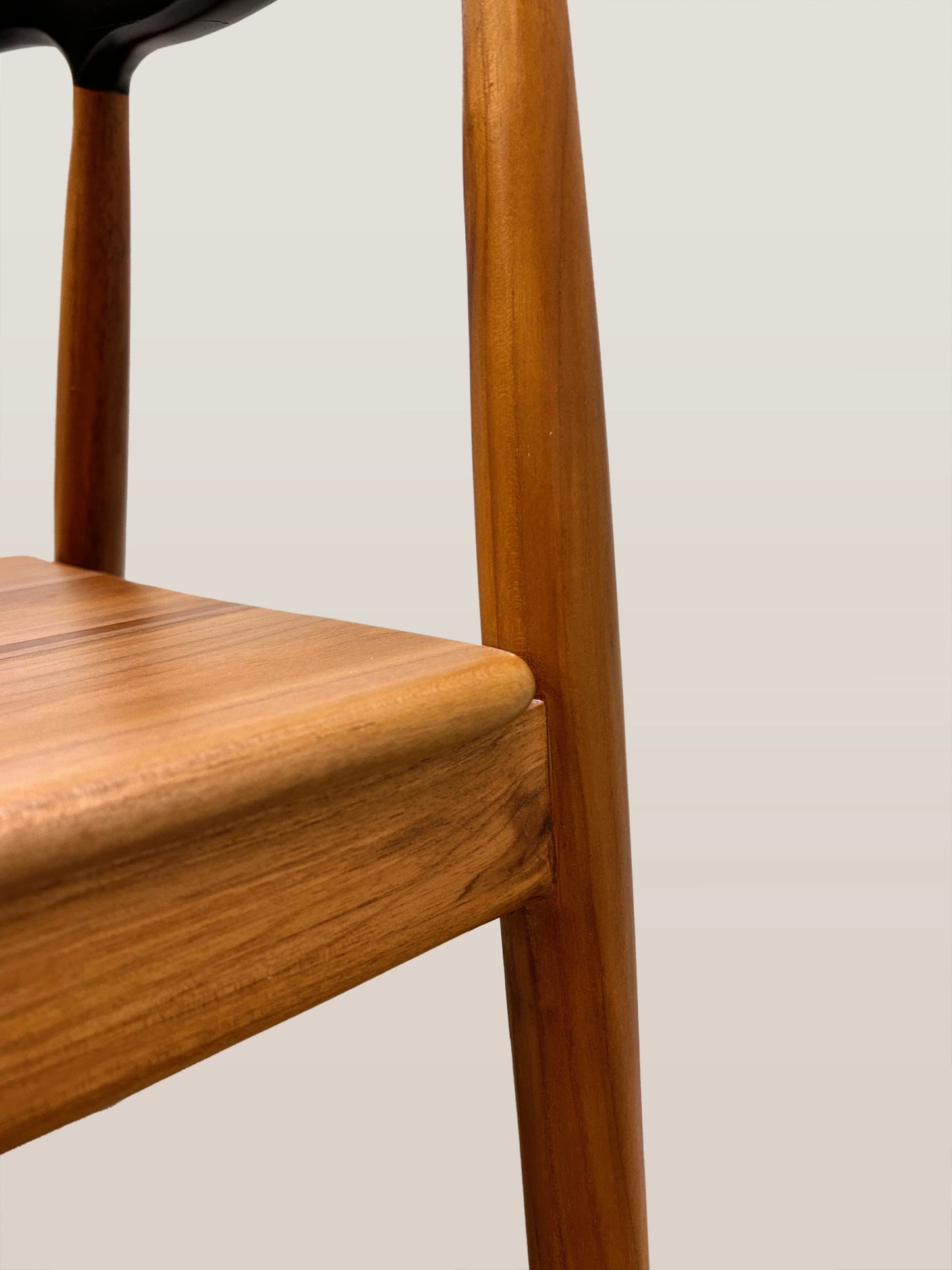 Jacobo Teakwood Curved-back Dining Chair with armrest | Mellowdays Furniture