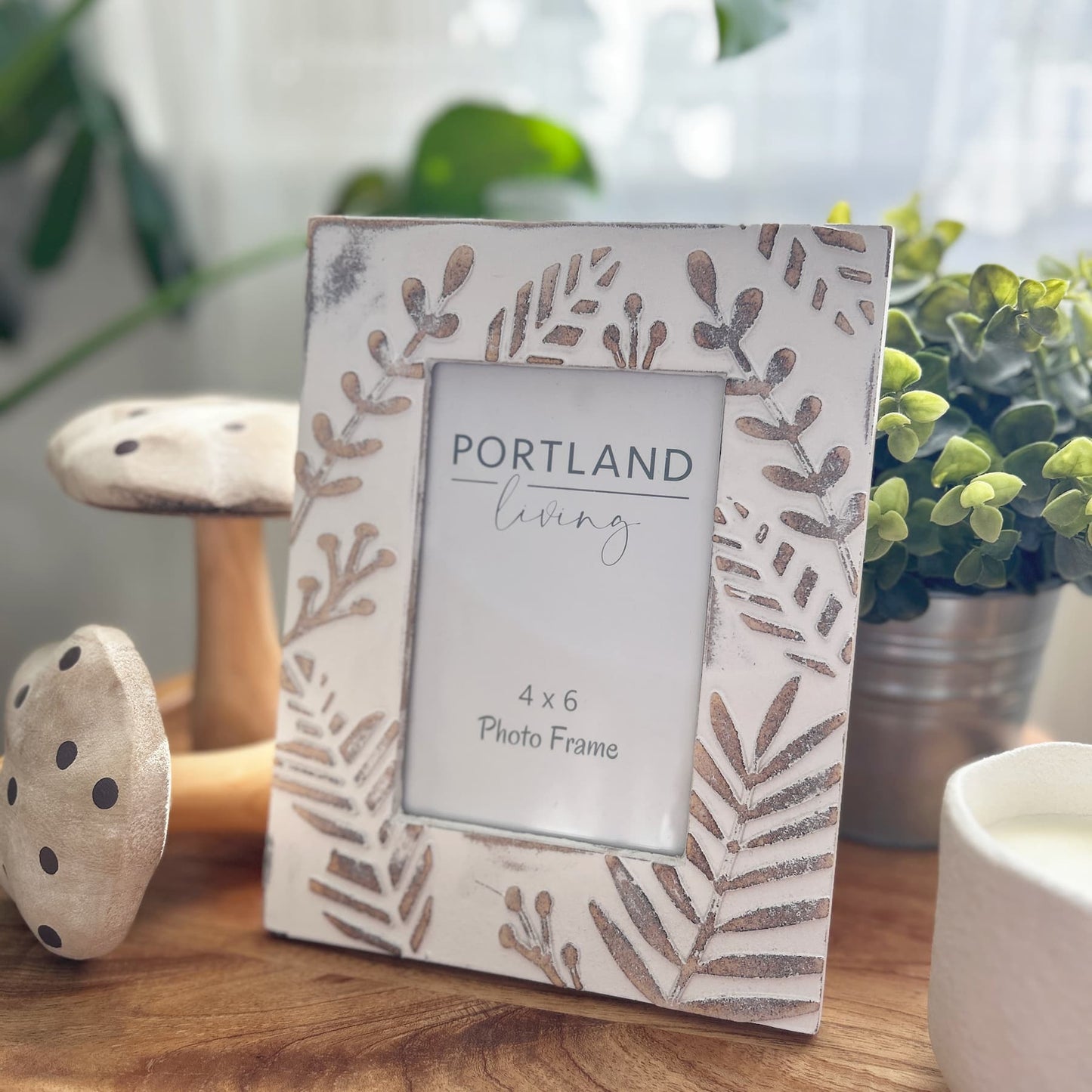 Rustic Wooden Photo Frame with Leaf Motif - 4x6 inch | Mellowdays Furniture
