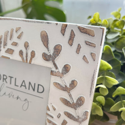 Rustic Wooden Photo Frame with Leaf Motif - 4x6 inch | Mellowdays Furniture